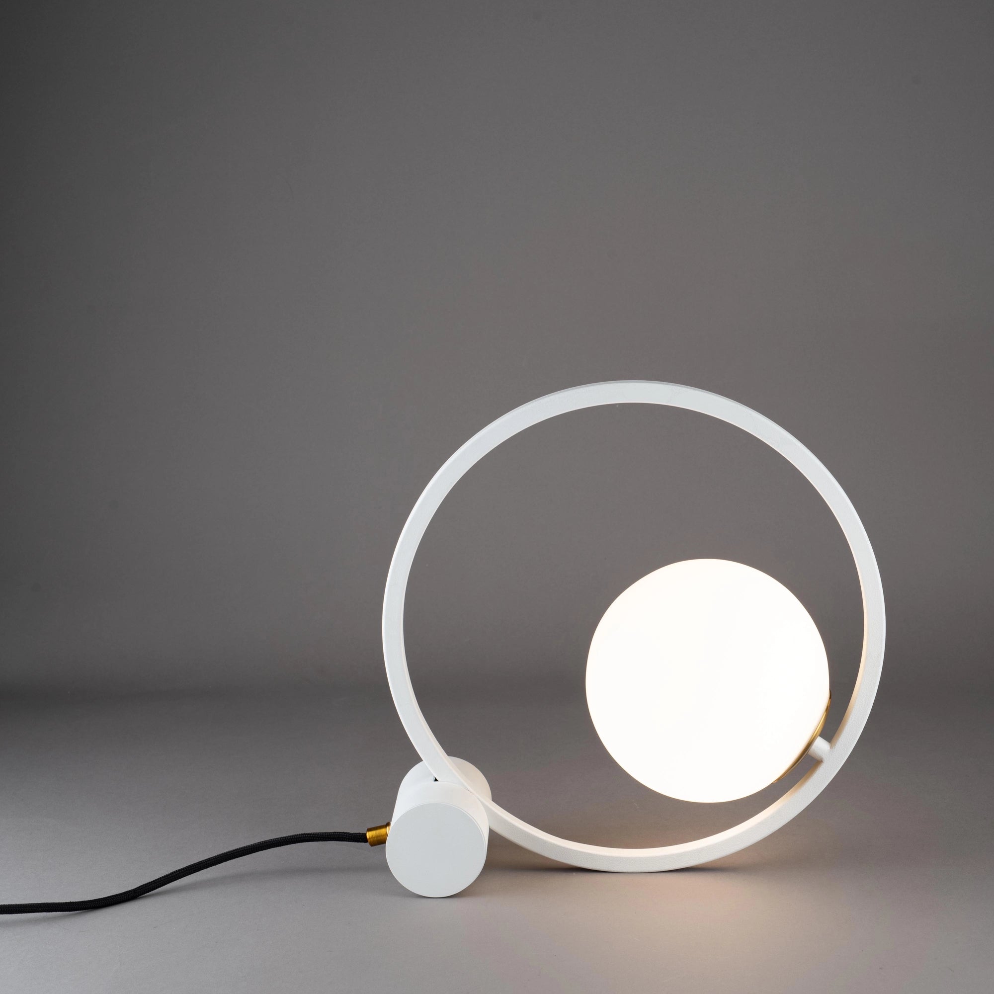 "Ring" desk lamp