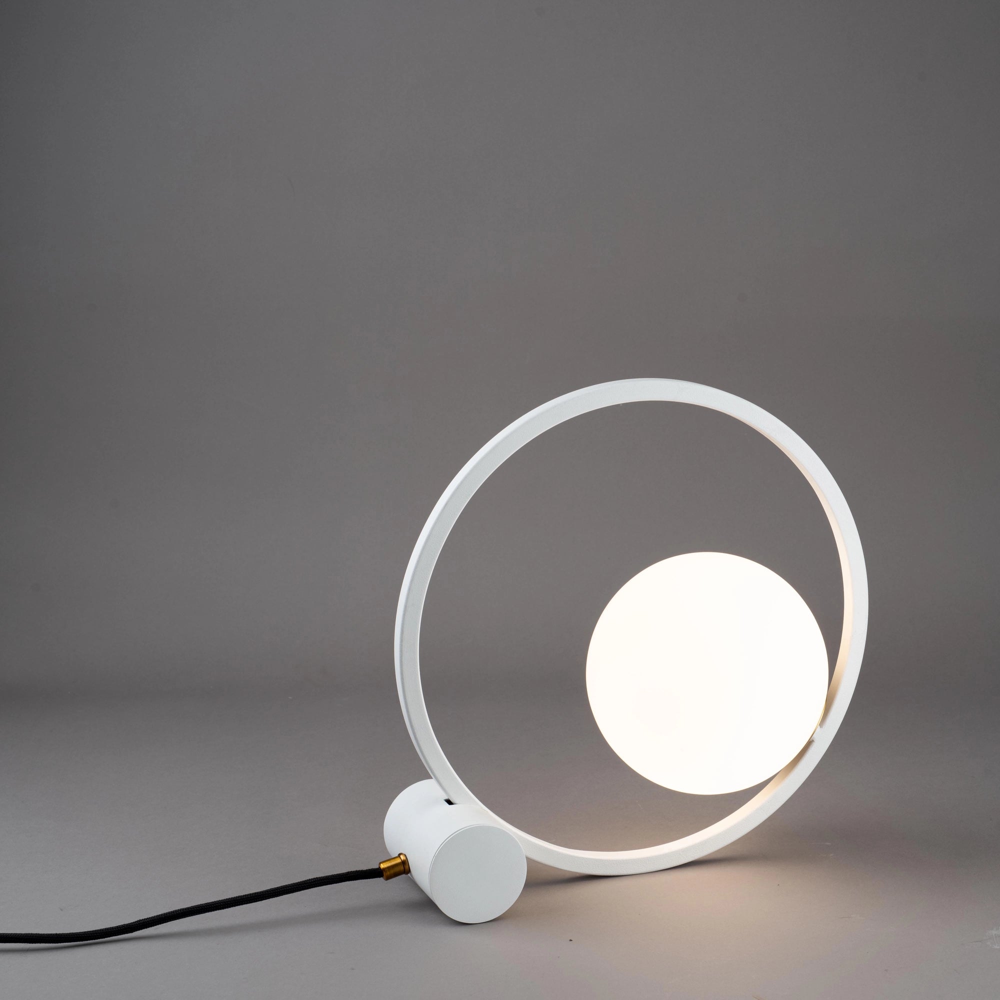 "Ring" desk lamp