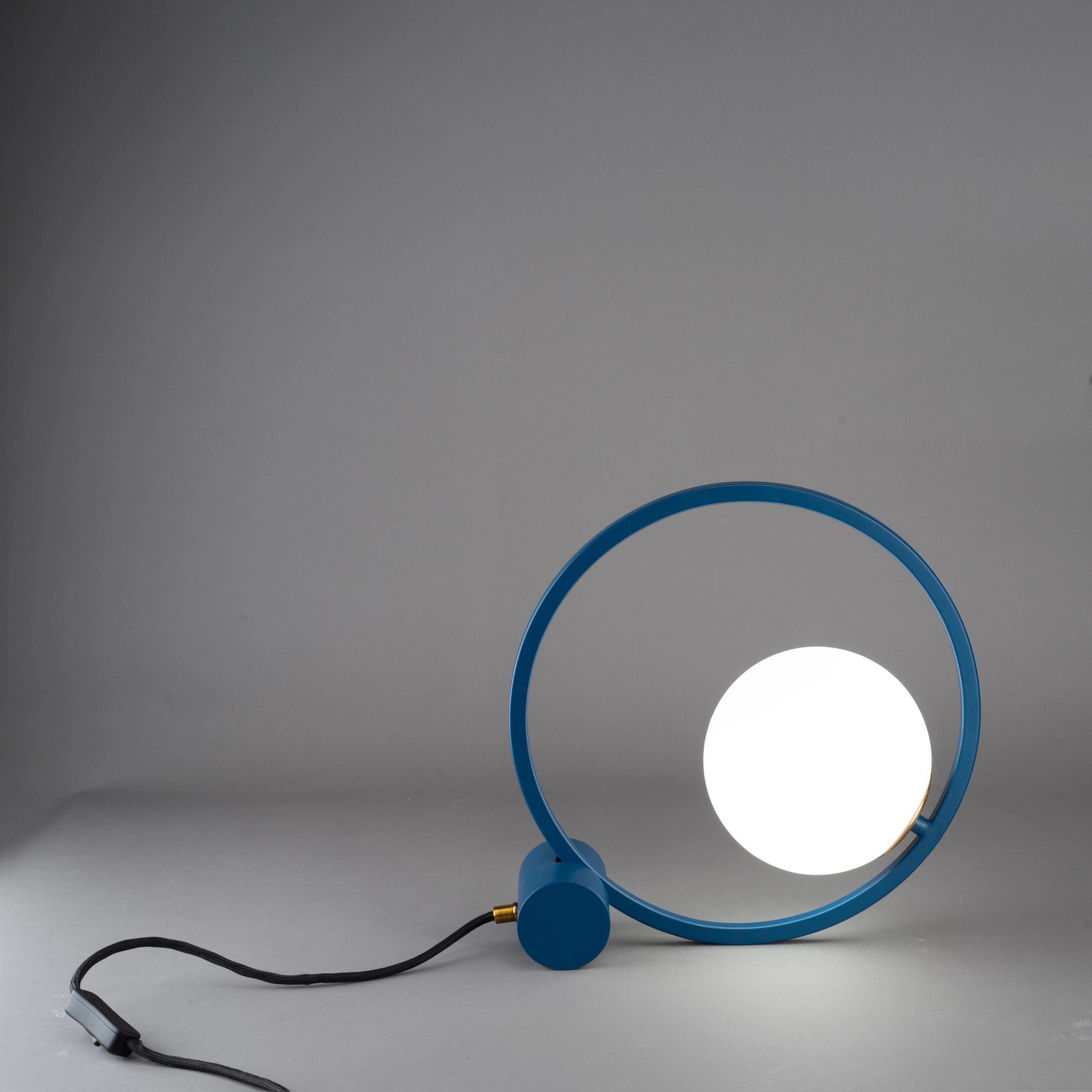"Ring" desk lamp