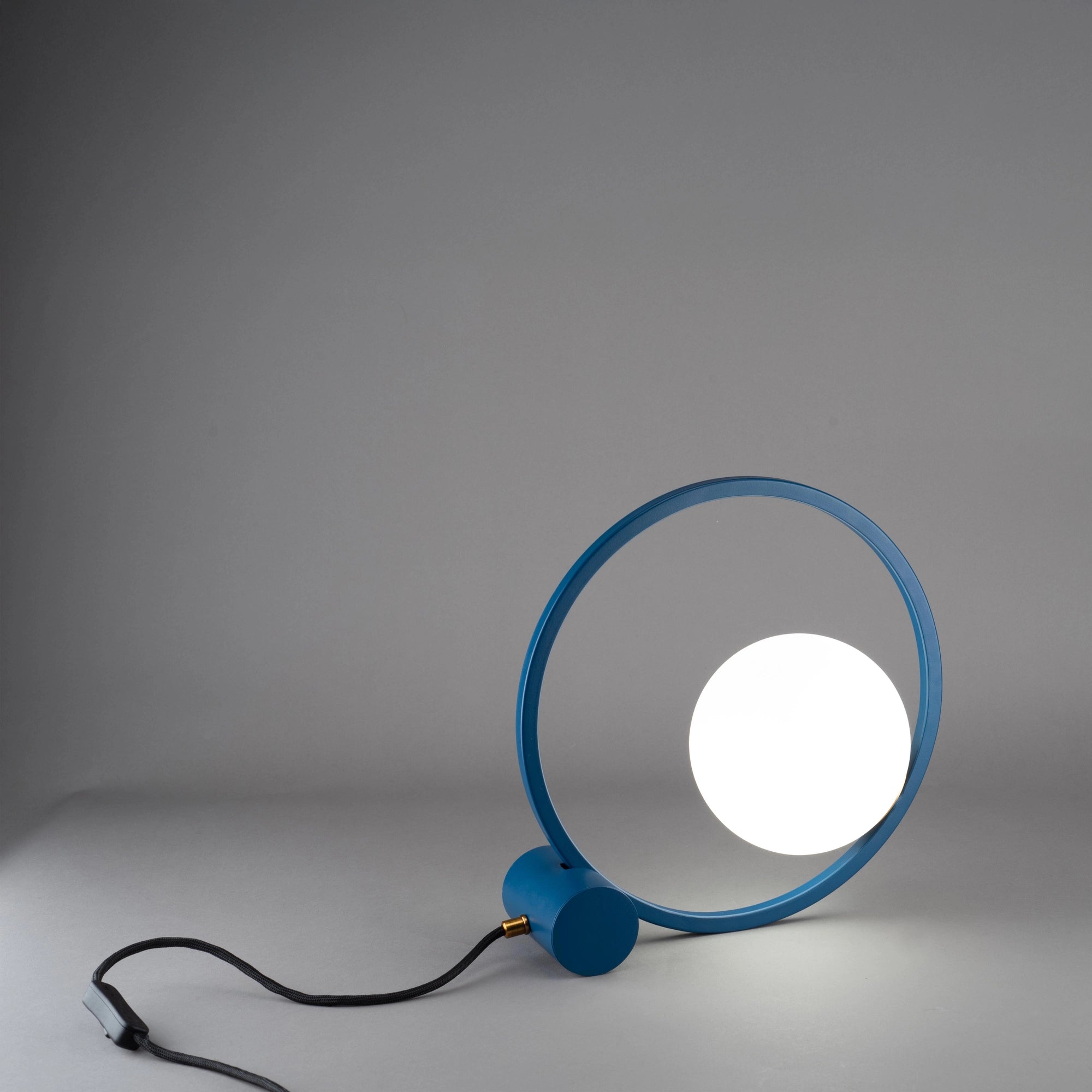 "Ring" desk lamp
