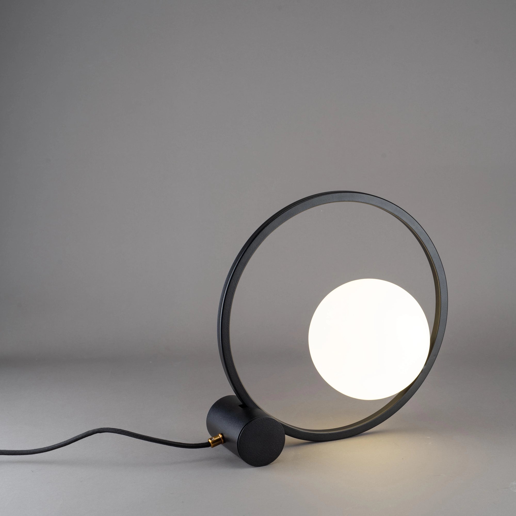 "Ring" desk lamp